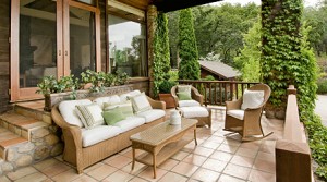 Balkon für den Frühling fit machen