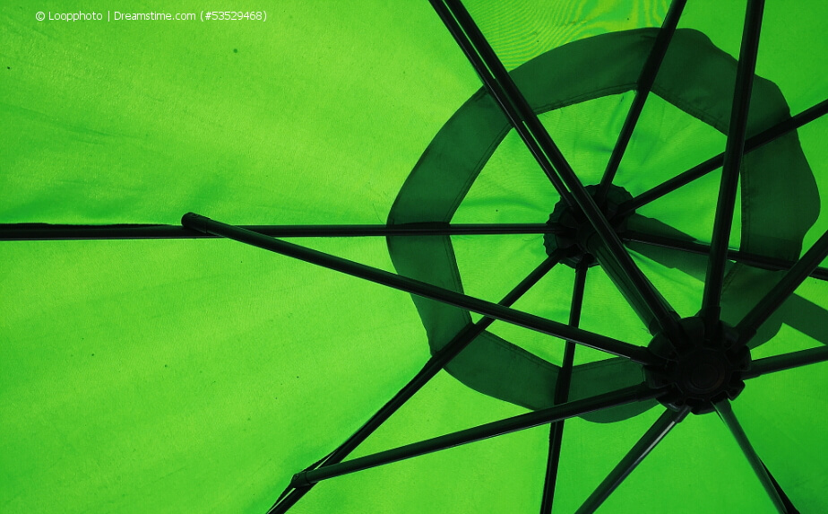 grüner Sonnenschirm